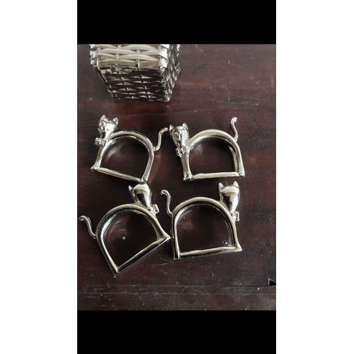 841 - Set of four cat figures Napkin rings in original white metal basket 

Each are 5cm
Total weight incl... 