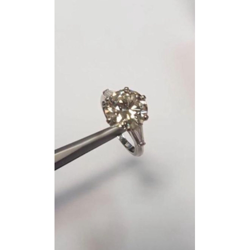 85 - A SPECTACULAR CARTIER PLATINUM RING 3.8ct CUT DIAMOND VS2 

One round brilliant cut diamond cartier ... 