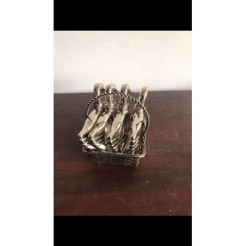 862 - Set of four silver plated Napkin rings in original fitted basket 
Each are 6 cm
Total weight include... 