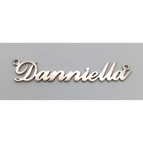 864 - STERLING SILVER DANNIELLA NAME PLATE PENDANT 1.3G WEIGHT, 45MM LENGTH APPROX