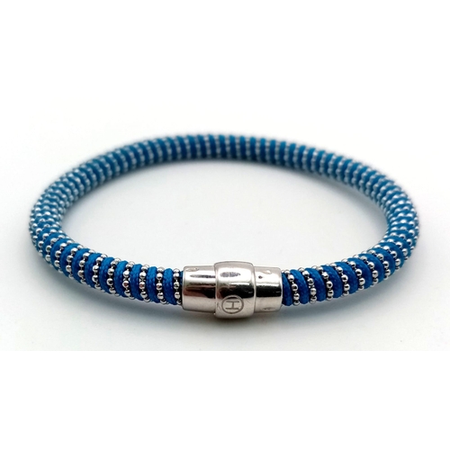 984 - STERLING SILVER WITH BLUE MATERIAL MAGNETIC CLASP BRACELET. 16.5CM LENGTH