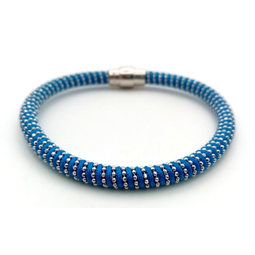 984 - STERLING SILVER WITH BLUE MATERIAL MAGNETIC CLASP BRACELET. 16.5CM LENGTH