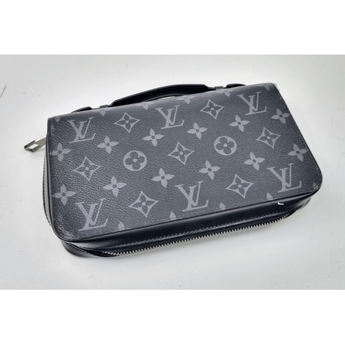 17 - A Louis Vuitton Zippy XL Gents Wallet. Monogram grey exterior. Large middle zipped compartment. Plen... 