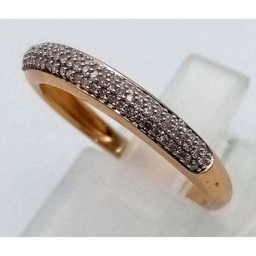 718 - A 9 K yellow gold ring with a diamond (0.12 carats) SET BAND ON TOP. Ring size: M, weight: 1.7 g.