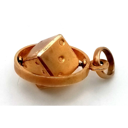 1035 - A 9 K yellow gold dice charm/pendant. Weight: 2.5 g.