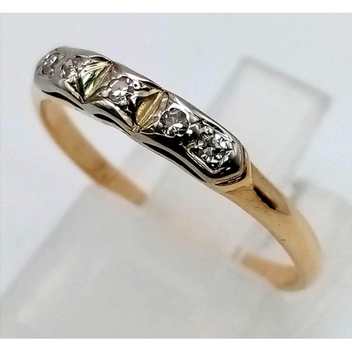 668 - A 14 K yellow gold ring with five diamonds on top. Ring size: O, weight: 1.5 g.