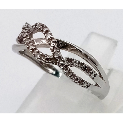 704 - A 9 k white gold ring with twisted diamond bands on top. Size: N, weight: 2.2 g.