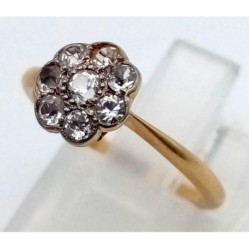 719 - An 18 K yellow gold ring with a cluster of diamonds (0.25 carats). Size: J, weight: 1.7 g.