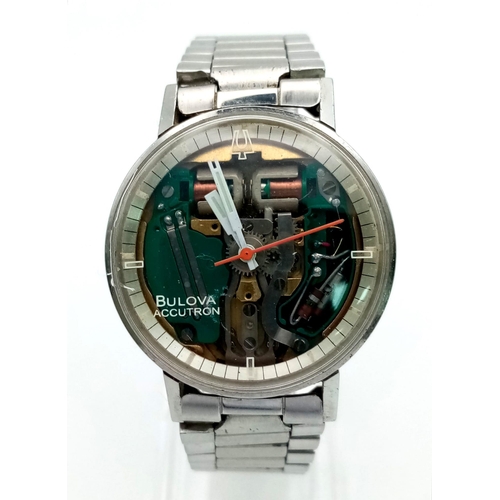 81 - A Vintage Bulova Accutron Spaceview Watch. Stainless steel strap and case - 35mm. In working order. ... 