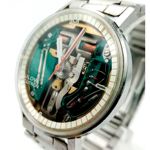 81 - A Vintage Bulova Accutron Spaceview Watch. Stainless steel strap and case - 35mm. In working order. ... 