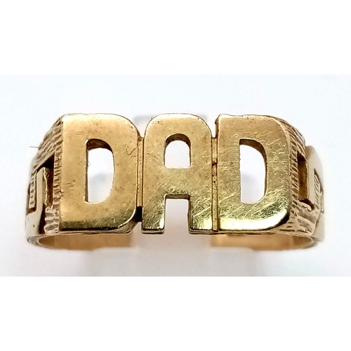 957 - A 9 K yellow gold DAD ring. Size: W, weight: 4.7 g.