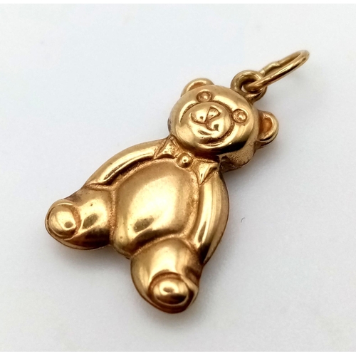 999 - A 9 K yellow gold teddy bear charm, weight: 0.5 g.