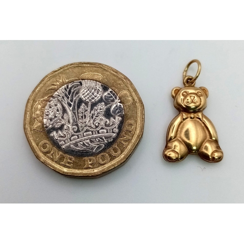 999 - A 9 K yellow gold teddy bear charm, weight: 0.5 g.