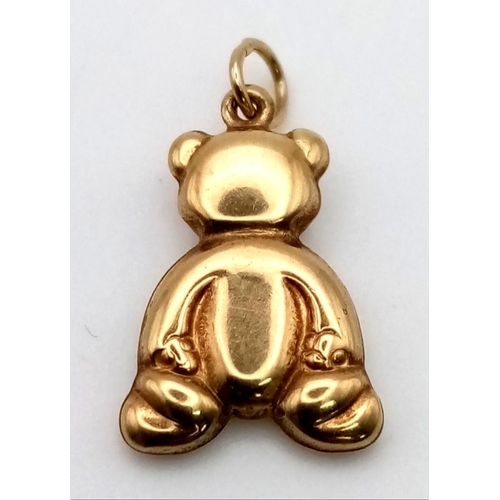 999 - A 9 K yellow gold teddy bear charm, weight: 0.5 g.