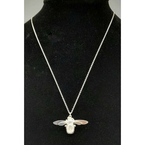 1063 - ALEX MONROE STERLING SILVER LARGE BUMBLEBEE PENDANT ON NECKLACE , WEIGHT 7.3G TOTAL AND EXPANDABLE C... 