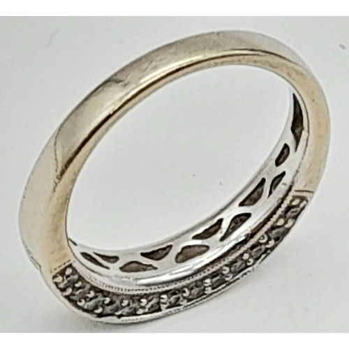 256 - A 14k White and Yellow Gold Diamond Band Ring. 0.60ct. Size M. 3.67g total weight. Ref: 0389