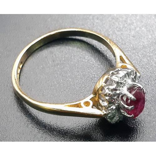 353 - An 18 K yellow gold ring with a central ruby surrounded by diamonds. Size: K, weight: 2.8 g.