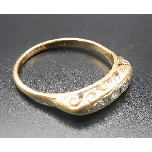 374 - A vintage 18 K yellow gold & platinum ring with a trilogy of diamonds. Size: Q, weight: 3.7 g.