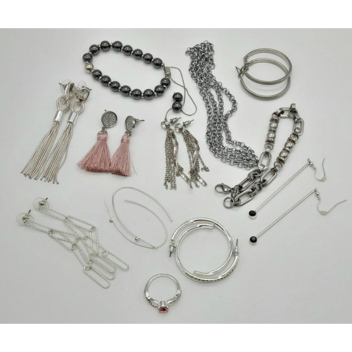 859 - BAG OF MIXED COSTUME JEWELLERY