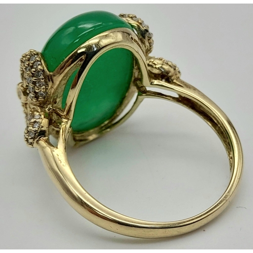 247 - A Superb Imperial Jade Large Cabochon 9K Gold Ring with Diamond Surrounds. Size P. 6.62g total weigh... 