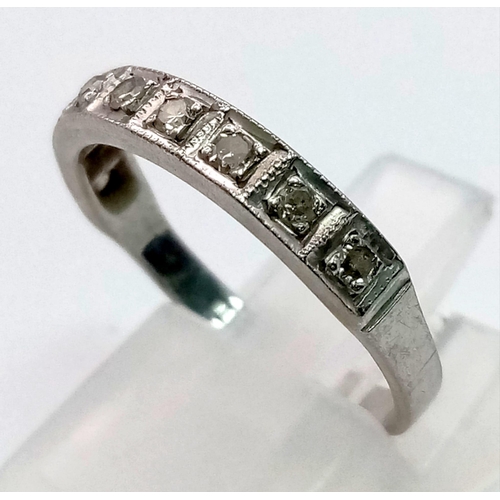 682 - A vintage 18 K white gold half eternity diamond (0.25 carats) ring. Size: M1/2, weight: 2.7 g.