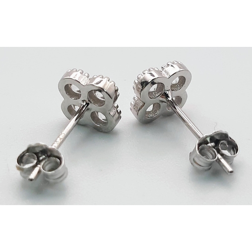 831 - PAIR OF STERLING SILVER 4 LEAF CLOVER STONE SET STUD EARRINGS 1G