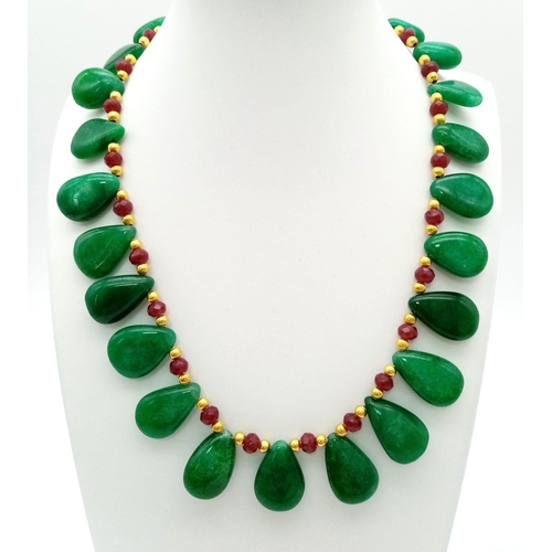 105 - A gorgeous necklace and earrings set with large pear shaped emeralds and multifaceted rubies. Neckla... 