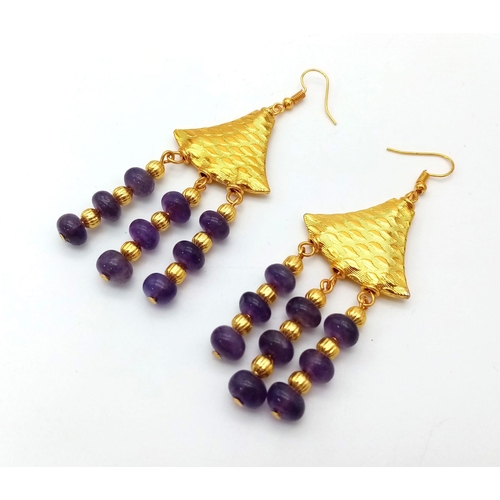 231 - A fabulous amethyst and 18 K yellow gold gilded necklace and earrings set. Necklace length: 48 cm, e... 