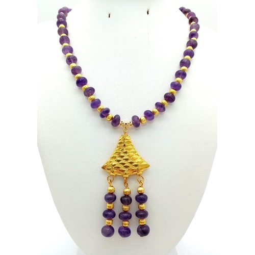 231 - A fabulous amethyst and 18 K yellow gold gilded necklace and earrings set. Necklace length: 48 cm, e... 