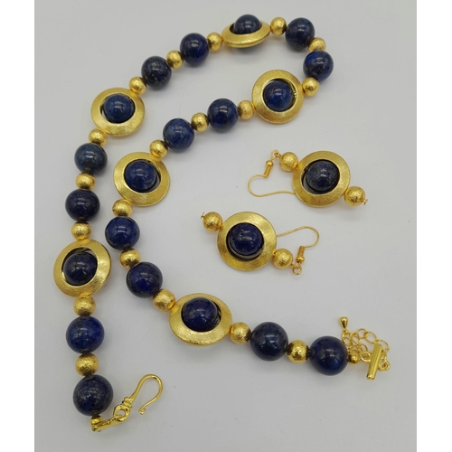 238 - A glorious, lapis lazuli and 18 K yellow gold gilded necklace and earrings set. Necklace length: 46-... 