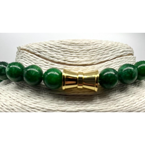 321 - A Green Malachite, Jade and Fresh Water Coin Pearl Necklace. A cultured freshwater white coin pearl ... 