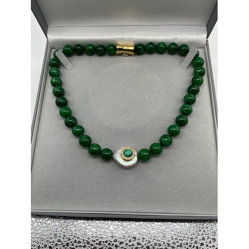 321 - A Green Malachite, Jade and Fresh Water Coin Pearl Necklace. A cultured freshwater white coin pearl ... 