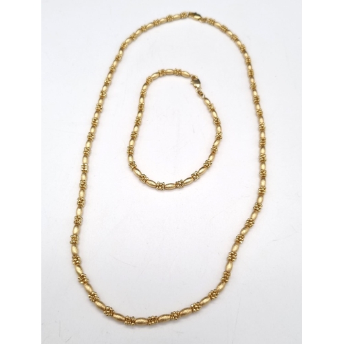 16 - A Wonderfully Designed Italian 18k Yellow Gold Oval and Cluster Link Necklace and Bracelet Set. Neck... 