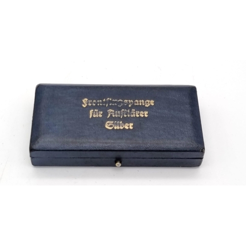 70 - A WW2 German Luftwaffe Reconnaissance Sqn. Clasp. In original box of issue.