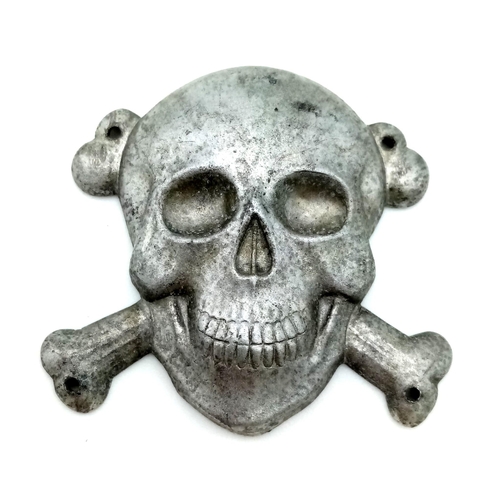 366 - A WW2 Italian Republica Social Italiana (R.S.I) Beret Skull Badge.