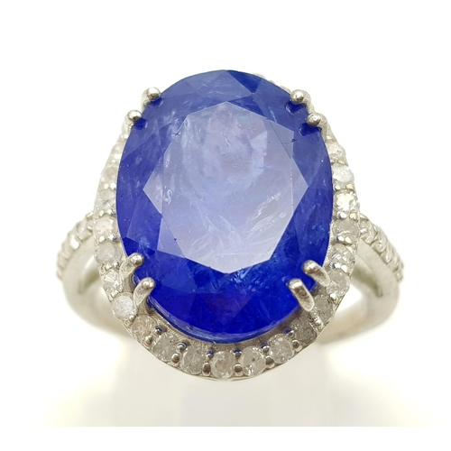 252 - A 12.20ct Oval Cut Tanzanite Gemstone Ring with a 1.30ct Diamond Surround, set in 925 Silver. Size P... 