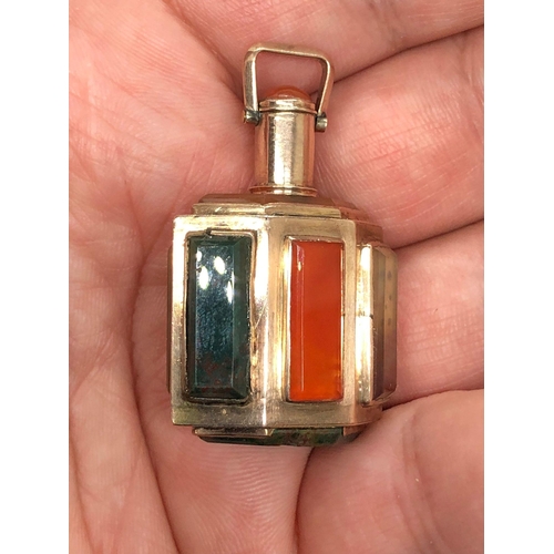 61 - A high carat gold rare antique 19th century gold and agate/jade flask possibly Scottish.
Panelled fo... 