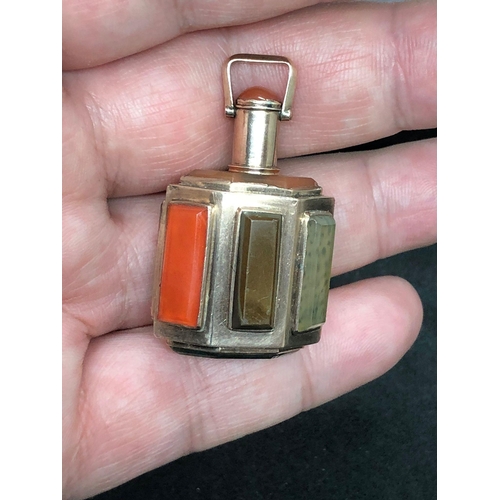 61 - A high carat gold rare antique 19th century gold and agate/jade flask possibly Scottish.
Panelled fo... 