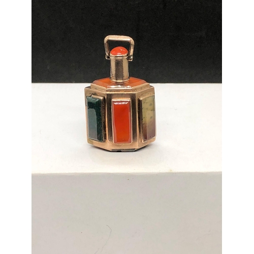 61 - A high carat gold rare antique 19th century gold and agate/jade flask possibly Scottish.
Panelled fo... 