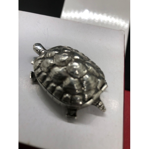 75 - A German early 20th century silver 835 pill box in the form of a tortoise 

Stunning condition opens... 