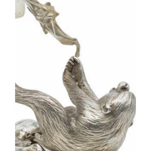 96 - OSHIMA JOUN (1858-1940)

A rare Silver Japanese sculpture(Table Ornament) of Three Monkeys
Meiji (18... 