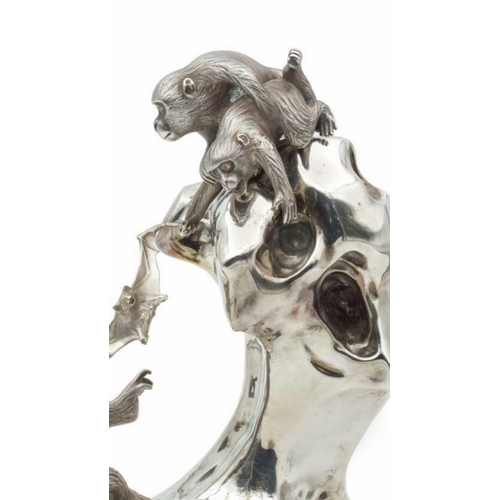 96 - OSHIMA JOUN (1858-1940)

A rare Silver Japanese sculpture(Table Ornament) of Three Monkeys
Meiji (18... 