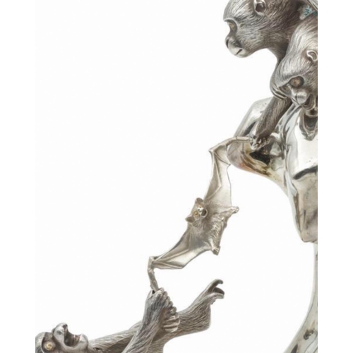 96 - OSHIMA JOUN (1858-1940)

A rare Silver Japanese sculpture(Table Ornament) of Three Monkeys
Meiji (18... 