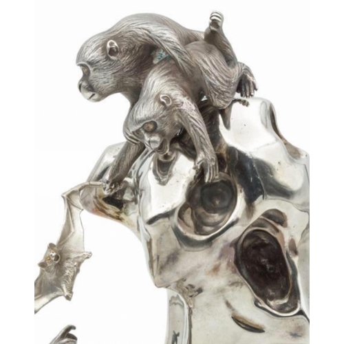 96 - OSHIMA JOUN (1858-1940)

A rare Silver Japanese sculpture(Table Ornament) of Three Monkeys
Meiji (18... 