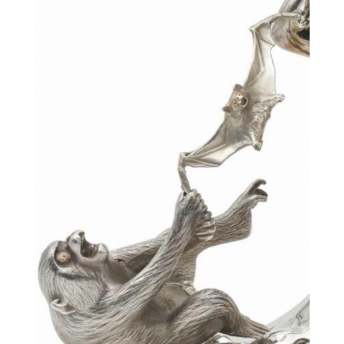 96 - OSHIMA JOUN (1858-1940)

A rare Silver Japanese sculpture(Table Ornament) of Three Monkeys
Meiji (18... 