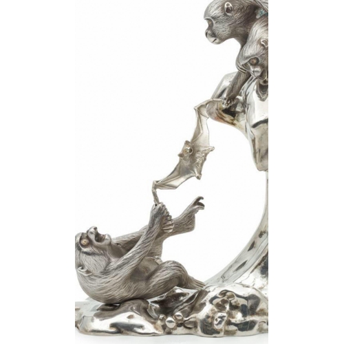 96 - OSHIMA JOUN (1858-1940)

A rare Silver Japanese sculpture(Table Ornament) of Three Monkeys
Meiji (18... 