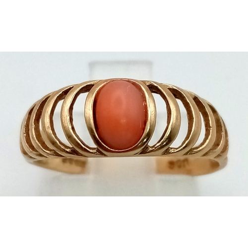 432 - A 9 K yellow gold ring with a carnelian cabochon. Ring size: L, weight: 1.5 g.