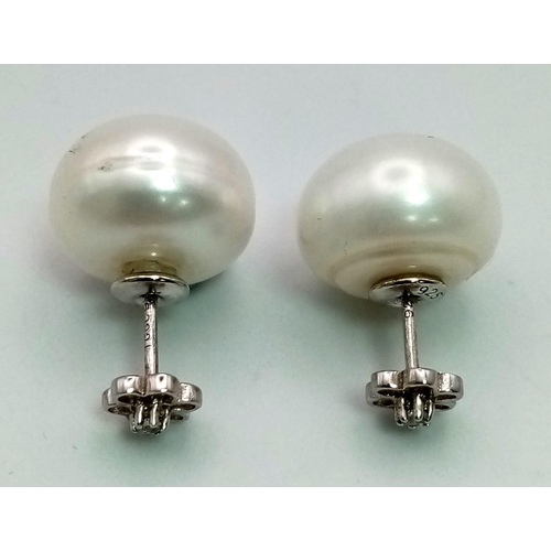 481 - A PAIR OF STERLING SILVER FRESHWATER PEARL STUD EARRINGS.