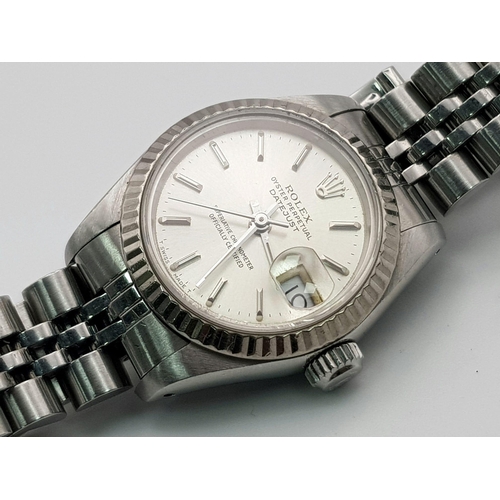 264 - A Rolex Oyster Perpetual Datejust Ladies Watch. Stainless steel strap and case - 26mm. Silver tone d... 