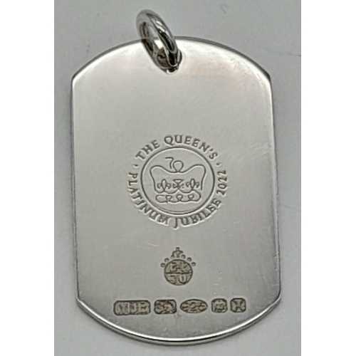 460 - A STERLING SILVER QUEENS 70TH JUBILEE PENDANT. TOTAL WEIGHT 5 GRAMS